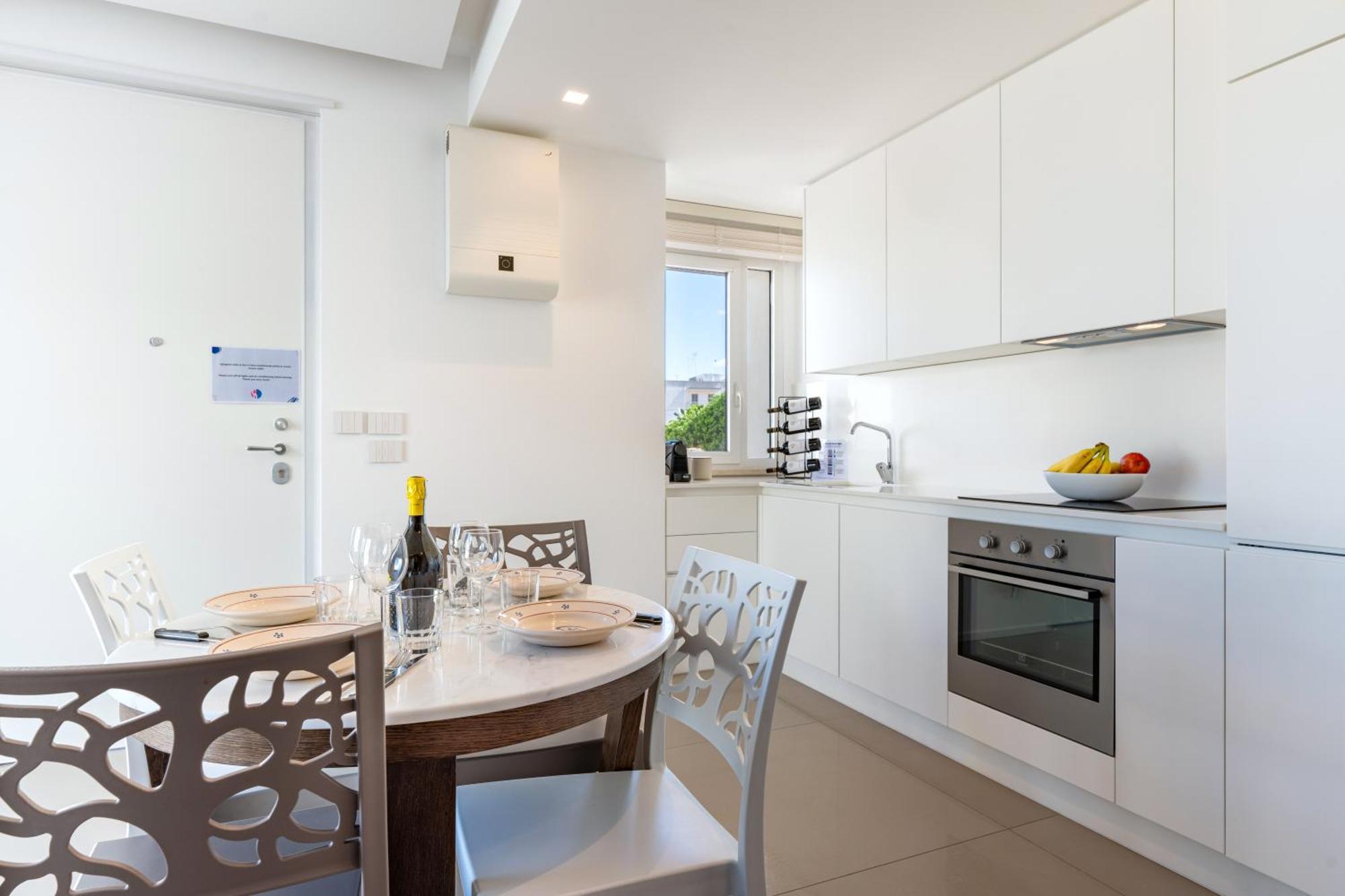 Exclusive Deluxe Apt Up To 6 People & Heated Tub โปลีญาโนอามาเร ภายนอก รูปภาพ