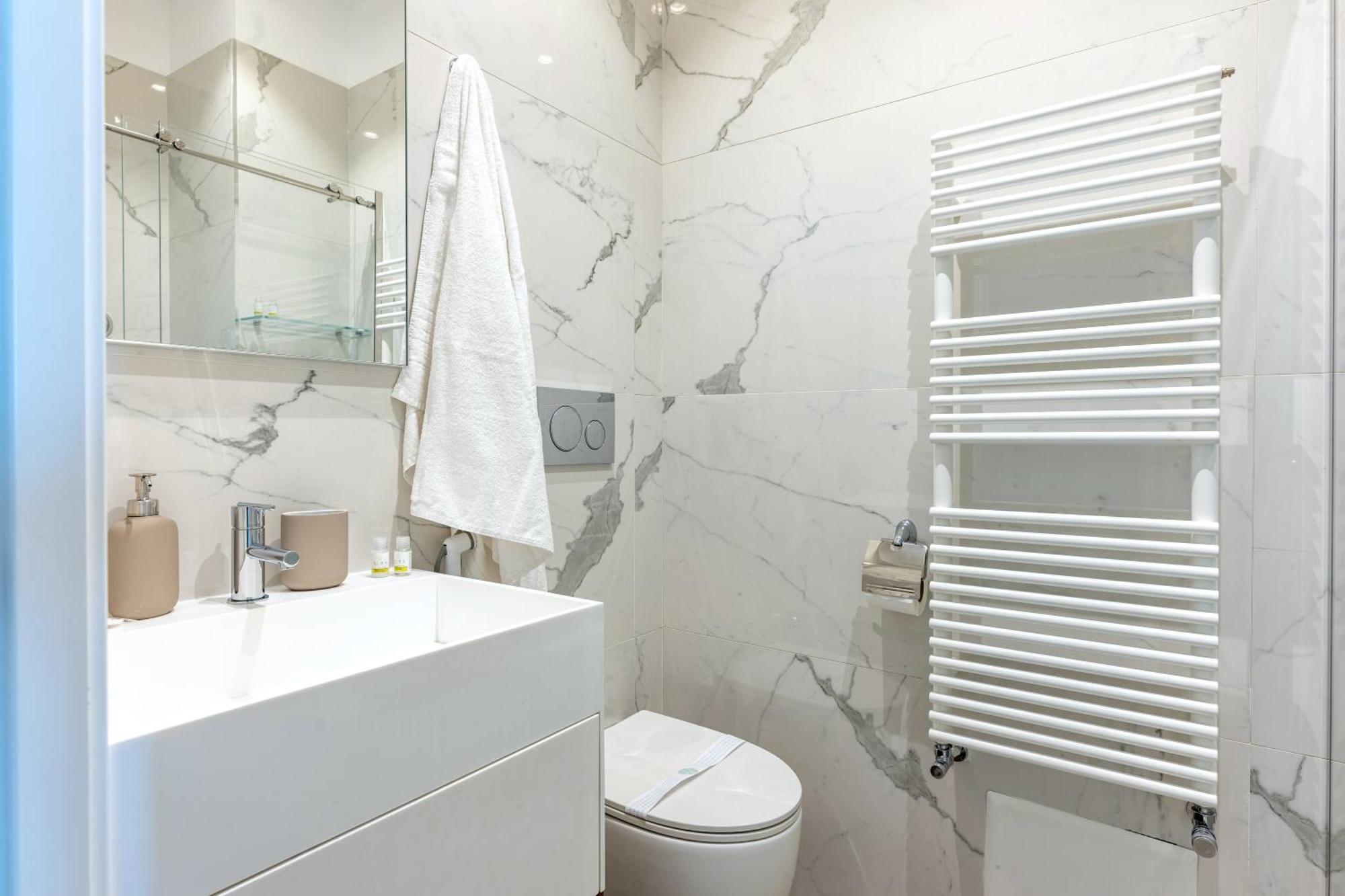 Exclusive Deluxe Apt Up To 6 People & Heated Tub โปลีญาโนอามาเร ภายนอก รูปภาพ