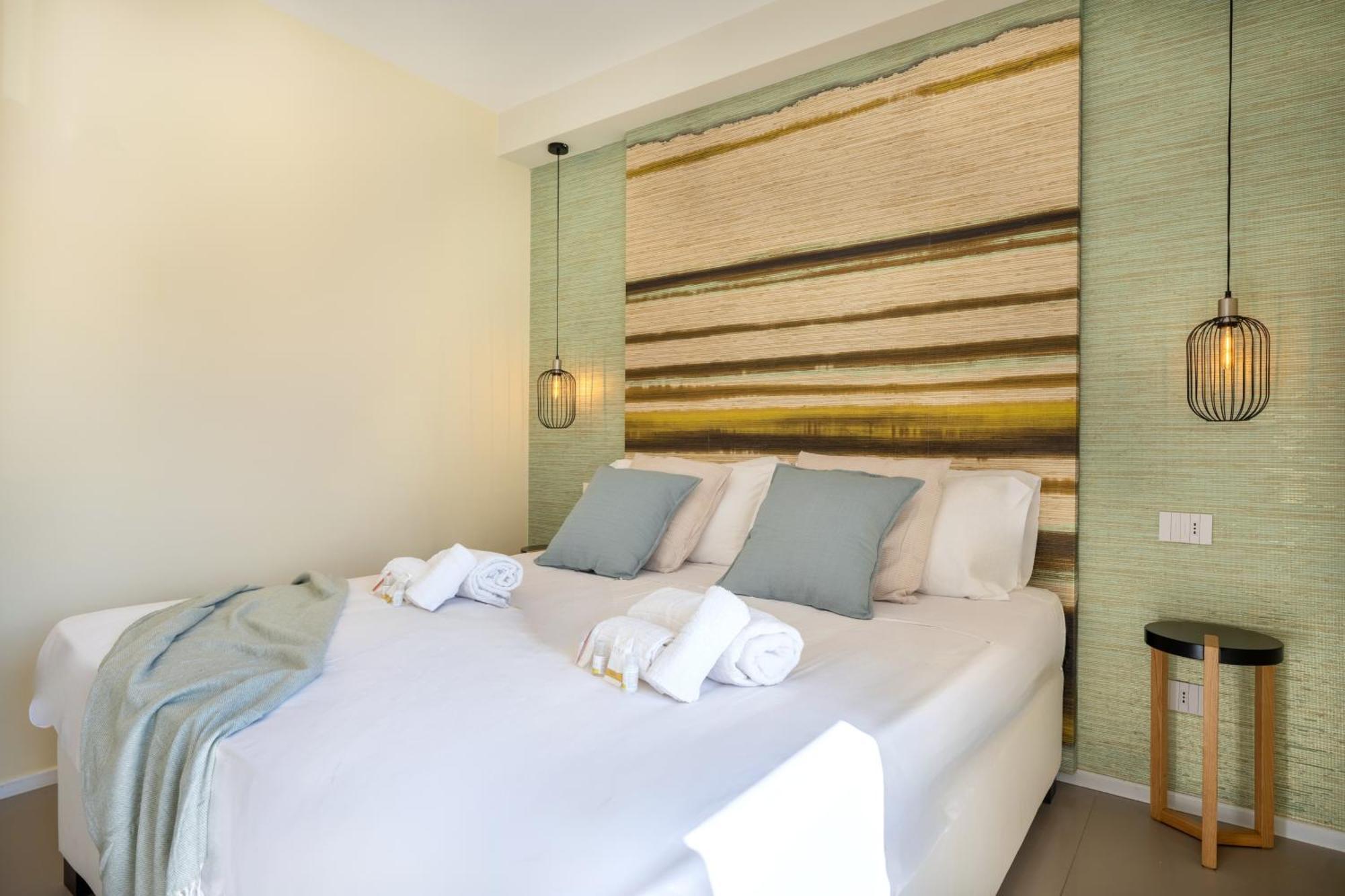 Exclusive Deluxe Apt Up To 6 People & Heated Tub โปลีญาโนอามาเร ภายนอก รูปภาพ